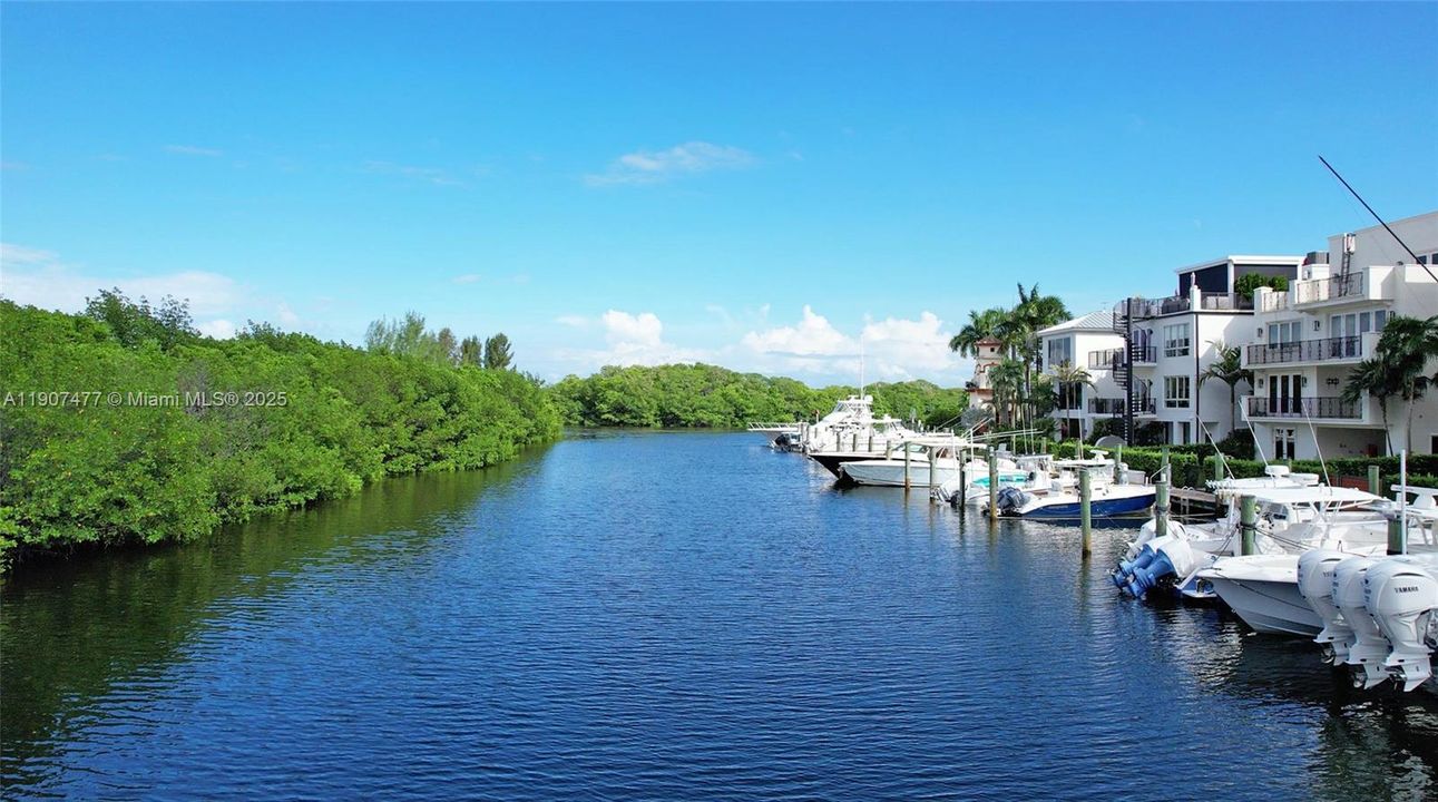 For Sale: $1,995,000 (4 beds, 4 baths, 3865 Square Feet)