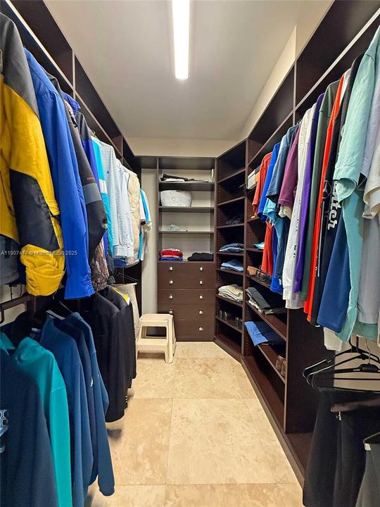 For Sale: $1,995,000 (4 beds, 4 baths, 3865 Square Feet)