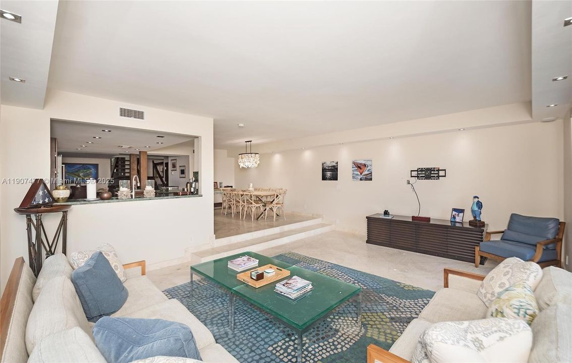 For Sale: $1,995,000 (4 beds, 4 baths, 3865 Square Feet)