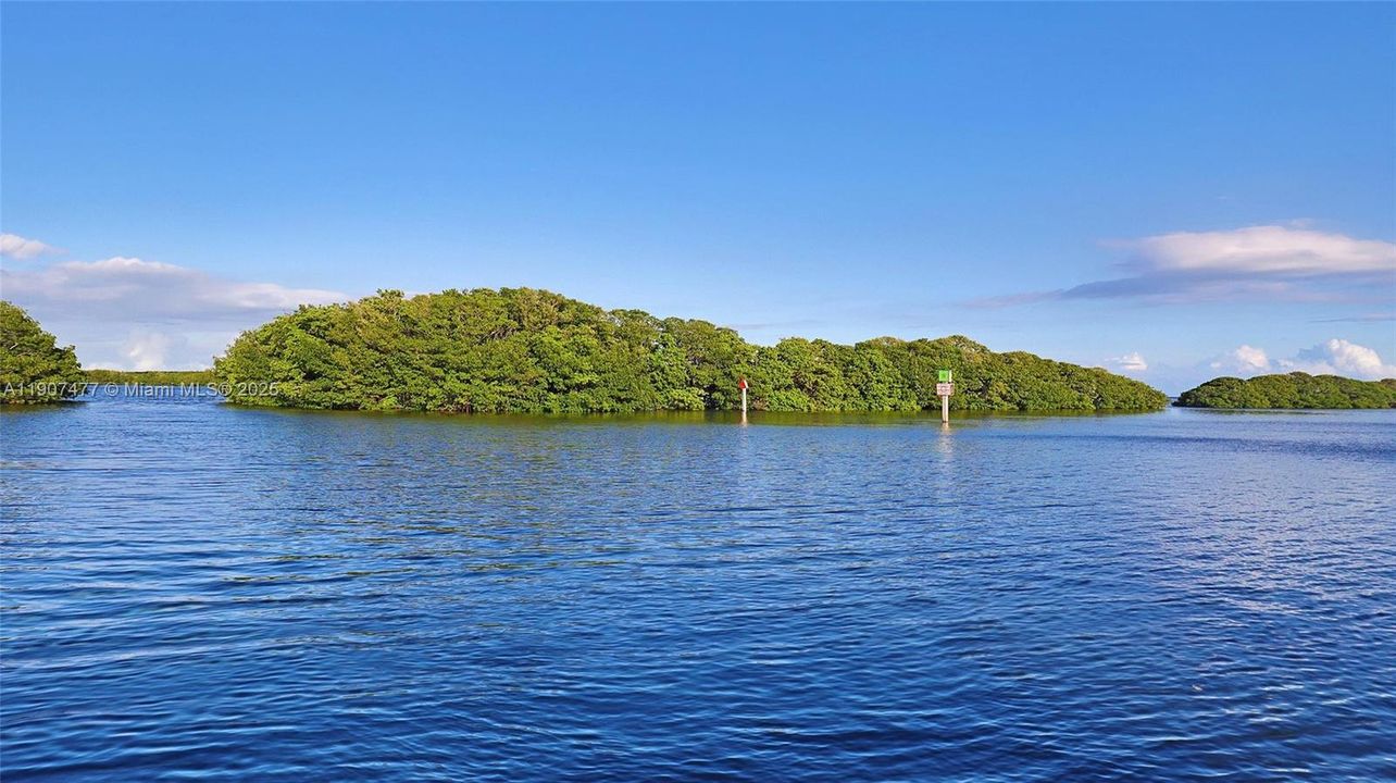 For Sale: $1,995,000 (4 beds, 4 baths, 3865 Square Feet)