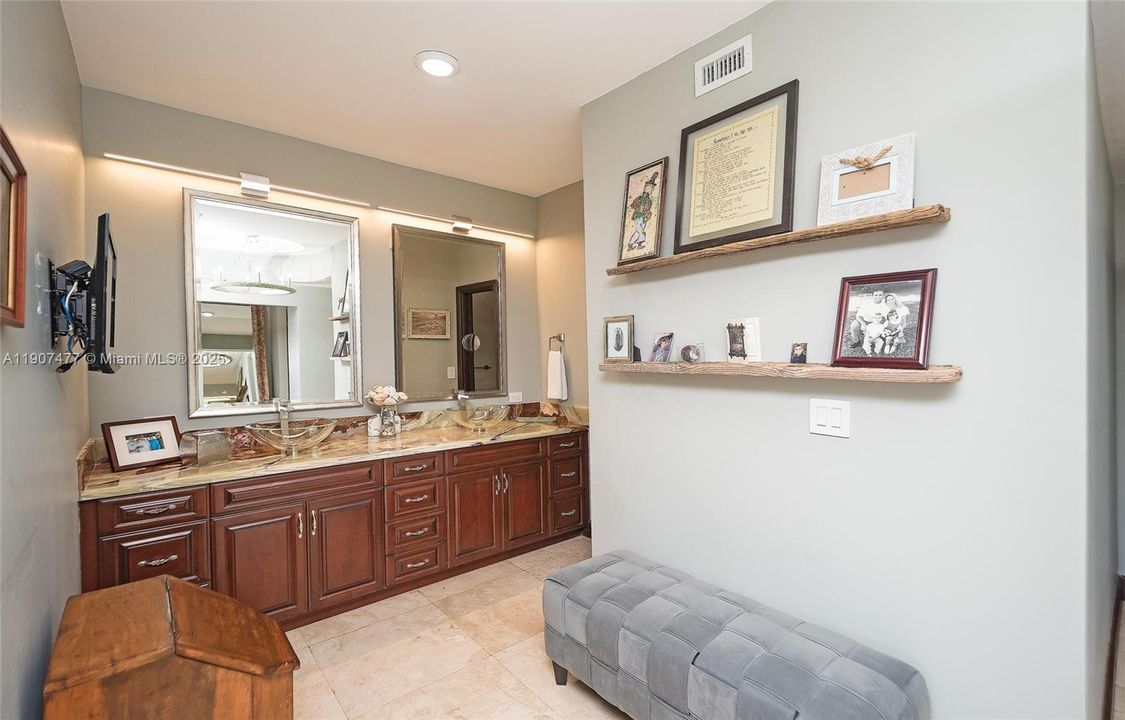 For Sale: $1,995,000 (4 beds, 4 baths, 3865 Square Feet)