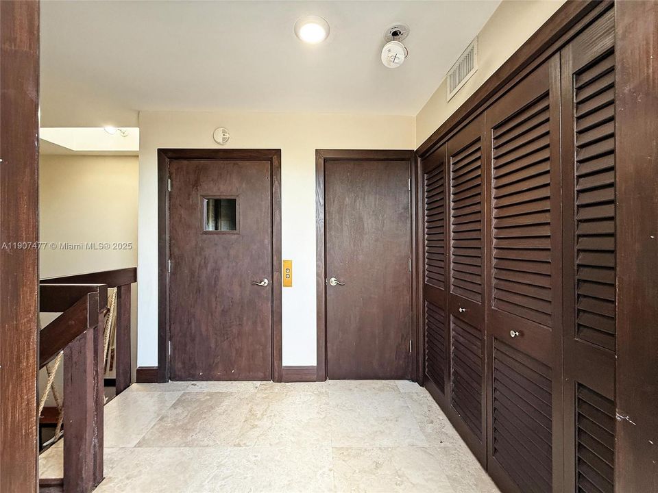 For Sale: $1,995,000 (4 beds, 4 baths, 3865 Square Feet)