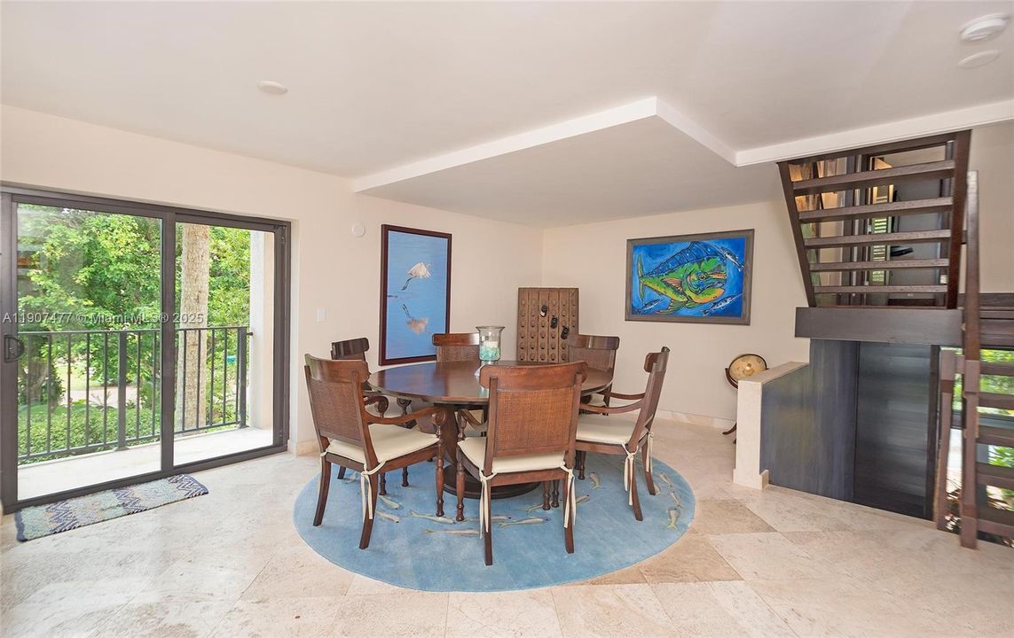 For Sale: $1,995,000 (4 beds, 4 baths, 3865 Square Feet)