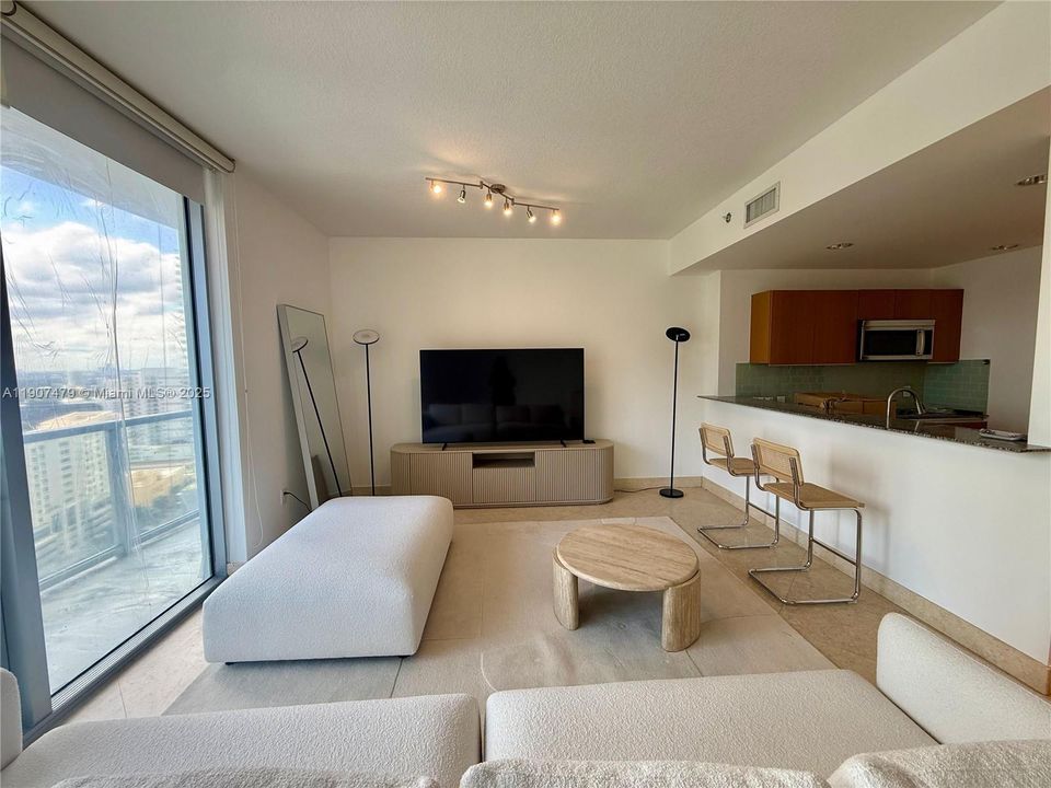 For Rent: $2,500 (0 beds, 1 baths, 601 Square Feet)