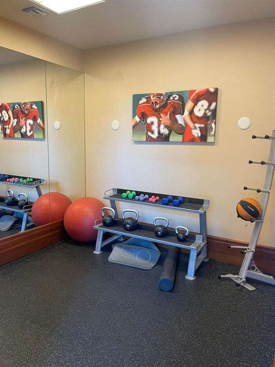 For Rent: $2,500 (0 beds, 1 baths, 601 Square Feet)