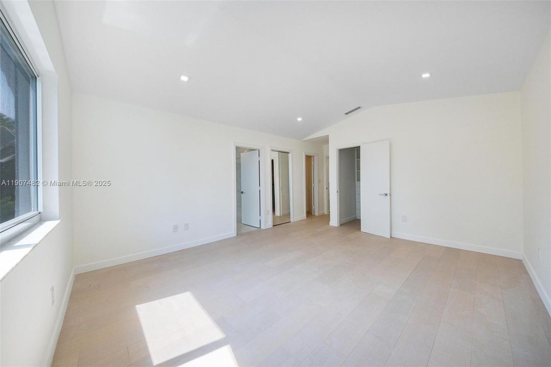 For Rent: $19,500 (4 beds, 3 baths, 2950 Square Feet)