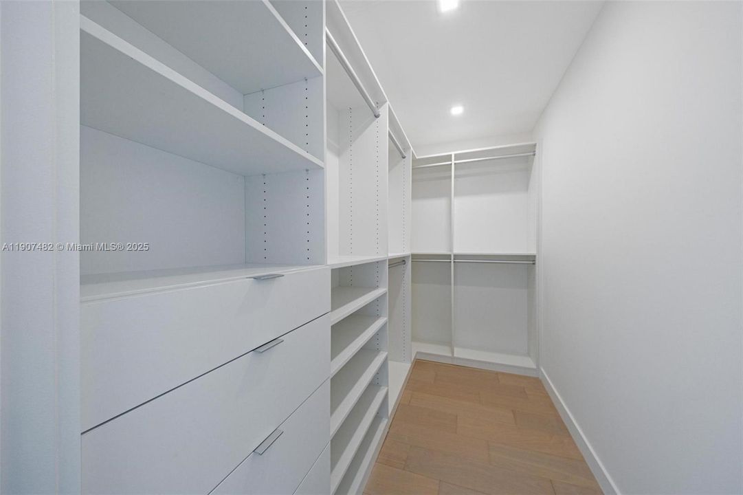 For Rent: $19,500 (4 beds, 3 baths, 2950 Square Feet)