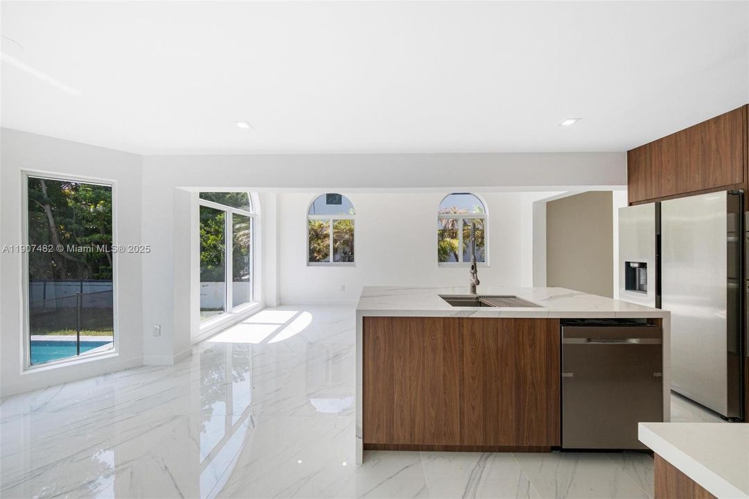 For Rent: $19,500 (4 beds, 3 baths, 2950 Square Feet)