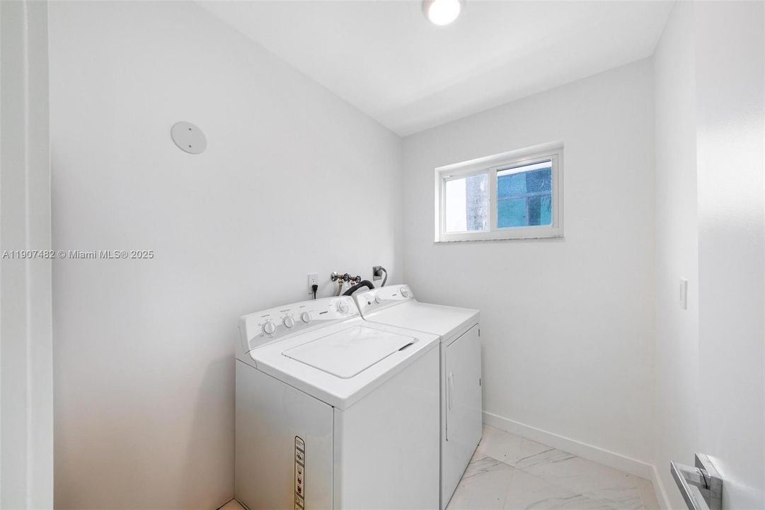 For Rent: $19,500 (4 beds, 3 baths, 2950 Square Feet)