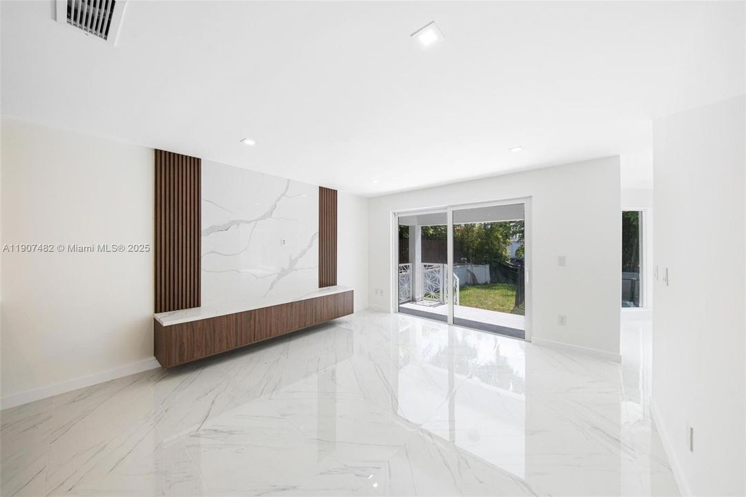 For Rent: $19,500 (4 beds, 3 baths, 2950 Square Feet)