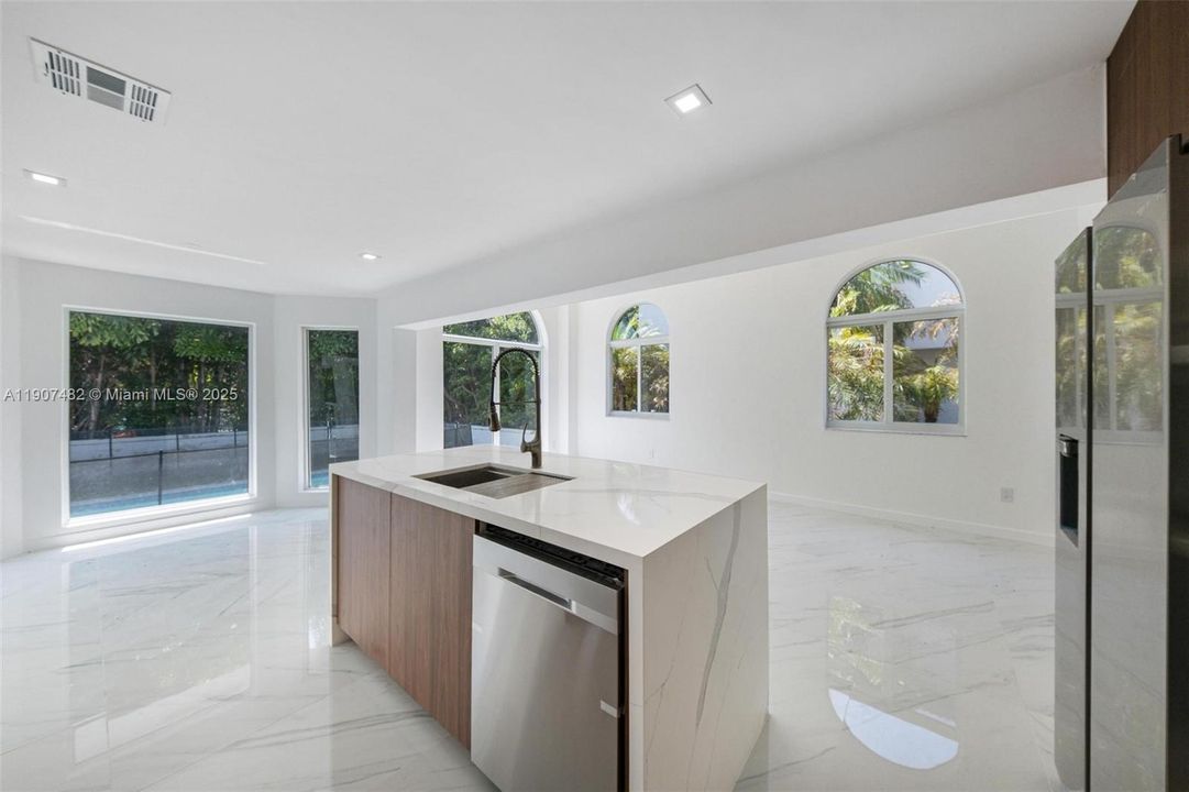 For Rent: $19,500 (4 beds, 3 baths, 2950 Square Feet)