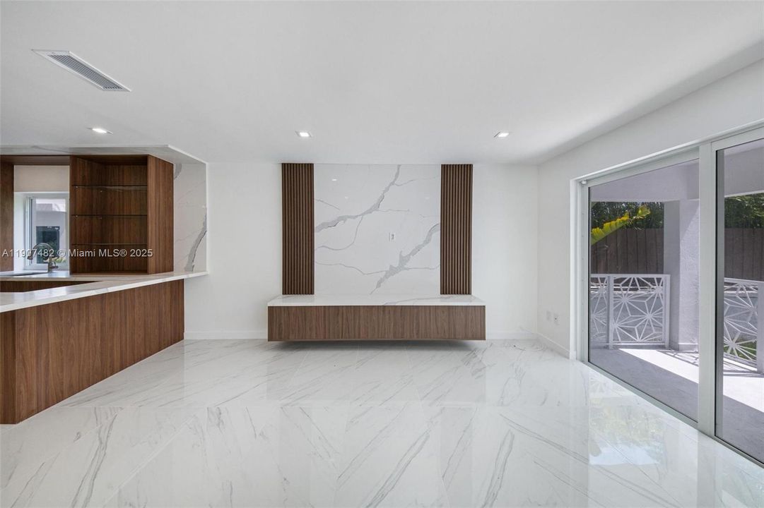 For Rent: $19,500 (4 beds, 3 baths, 2950 Square Feet)