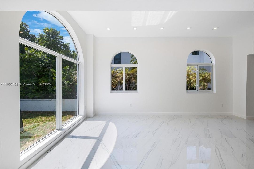 For Rent: $19,500 (4 beds, 3 baths, 2950 Square Feet)