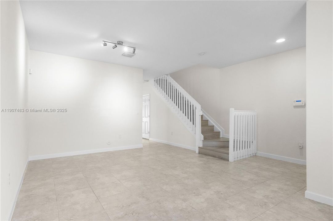 Recently Sold: $490,000 (3 beds, 2 baths, 1506 Square Feet)