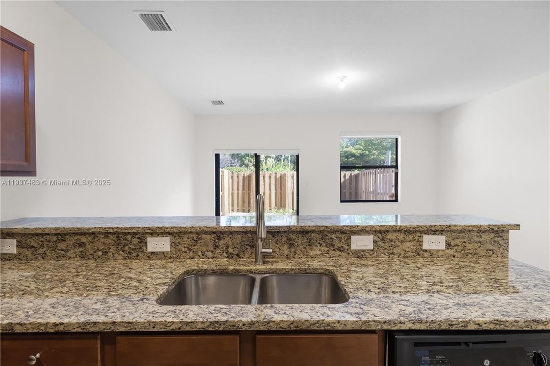 Recently Sold: $490,000 (3 beds, 2 baths, 1506 Square Feet)