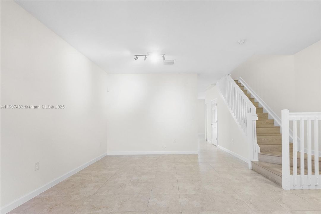 Recently Sold: $490,000 (3 beds, 2 baths, 1506 Square Feet)