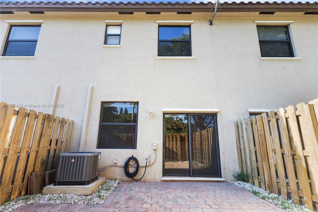 Recently Sold: $490,000 (3 beds, 2 baths, 1506 Square Feet)