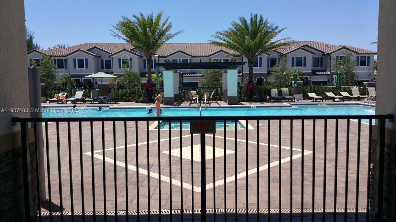 Recently Sold: $490,000 (3 beds, 2 baths, 1506 Square Feet)