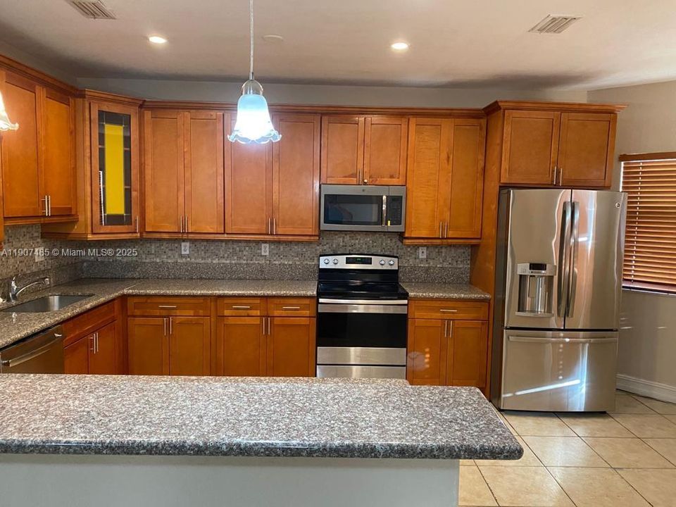 На продажу: $875,000 (5 спален, 4 ванн, 2740 Квадратных фут)