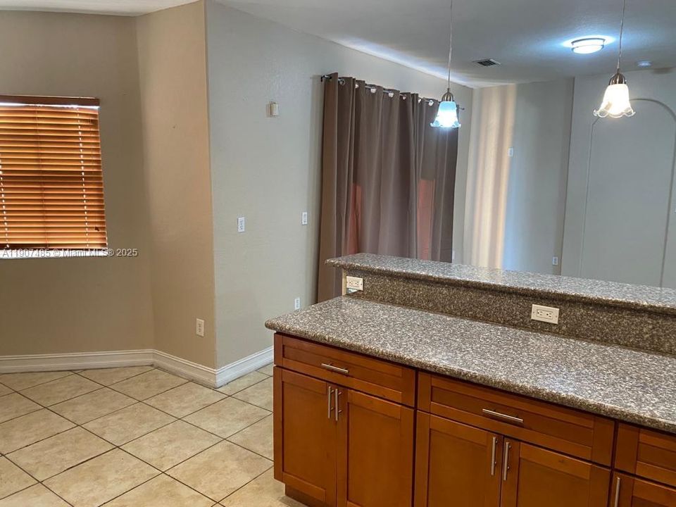 На продажу: $875,000 (5 спален, 4 ванн, 2740 Квадратных фут)