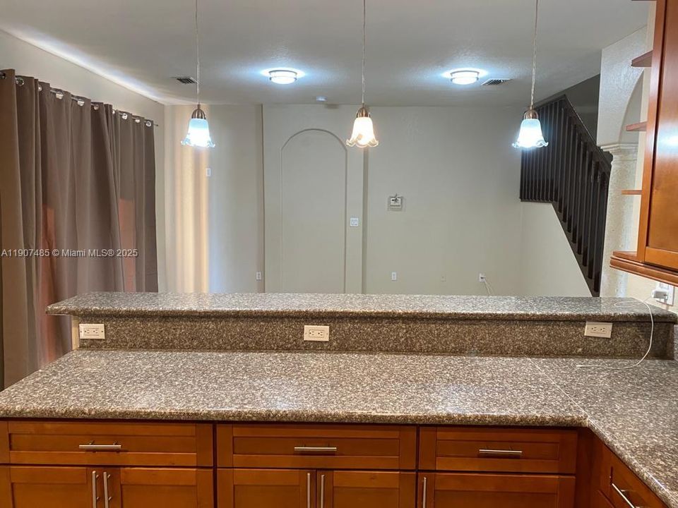 На продажу: $875,000 (5 спален, 4 ванн, 2740 Квадратных фут)