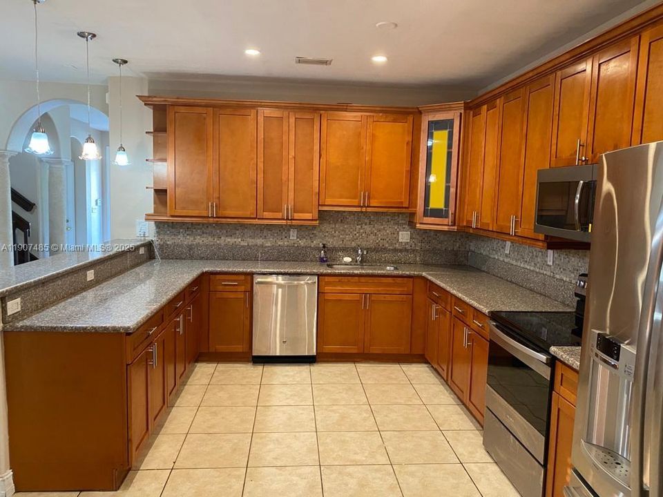 На продажу: $875,000 (5 спален, 4 ванн, 2740 Квадратных фут)