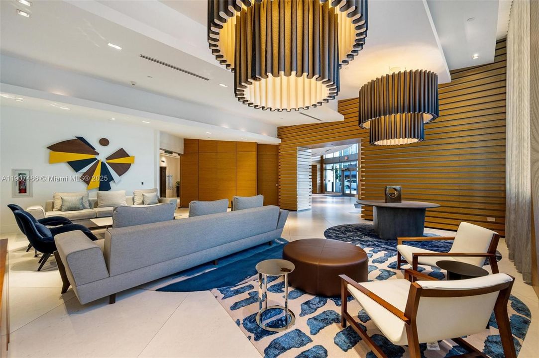 For Sale: $735,000 (2 beds, 1 baths, 1257 Square Feet)