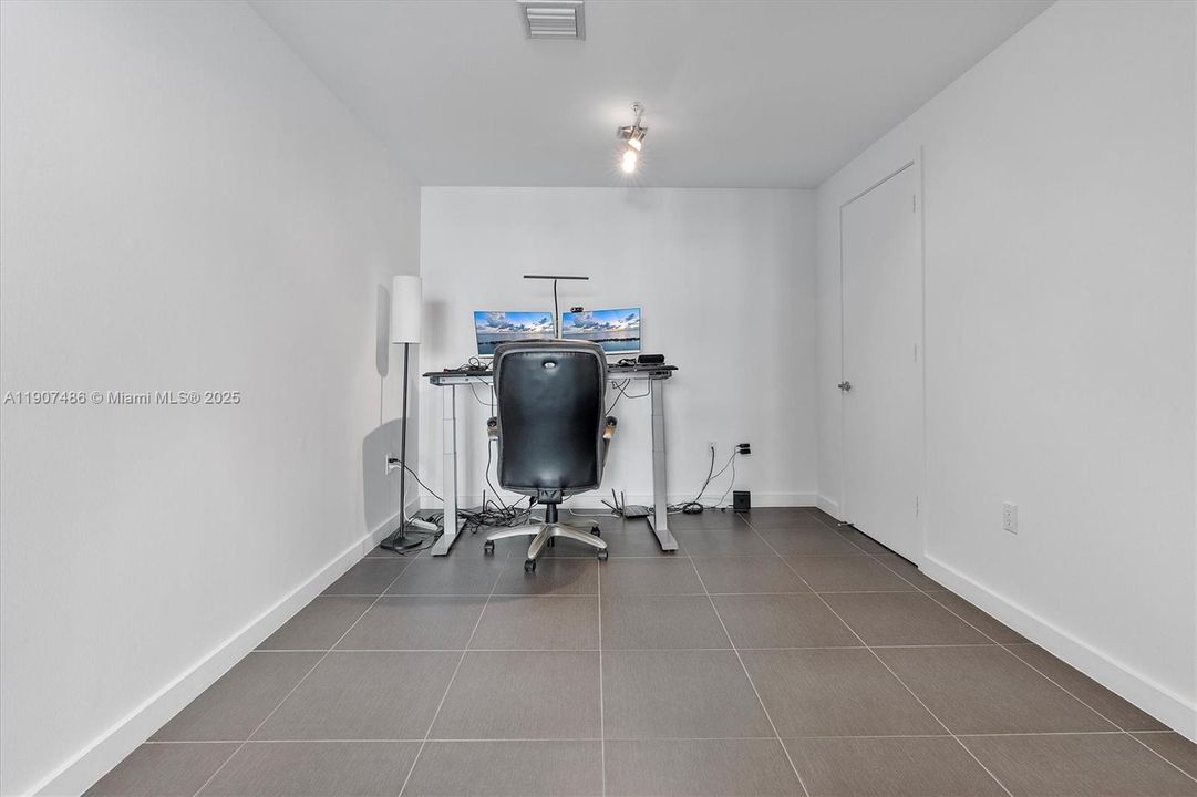 For Sale: $735,000 (2 beds, 1 baths, 1257 Square Feet)