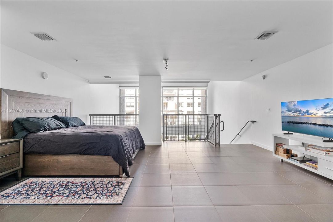 For Sale: $735,000 (2 beds, 1 baths, 1257 Square Feet)