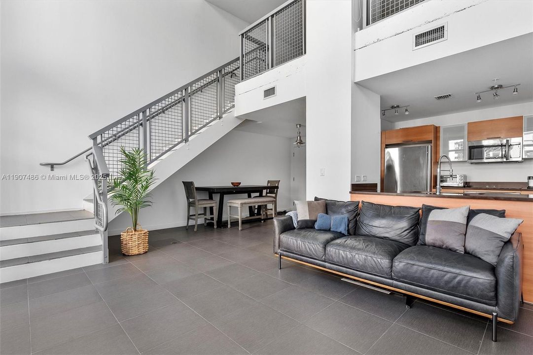 For Sale: $735,000 (2 beds, 1 baths, 1257 Square Feet)