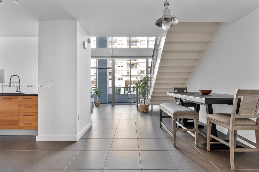 For Sale: $735,000 (2 beds, 1 baths, 1257 Square Feet)