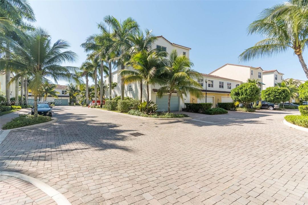 На продажу: $649,000 (4 спален, 3 ванн, 2816 Квадратных фут)