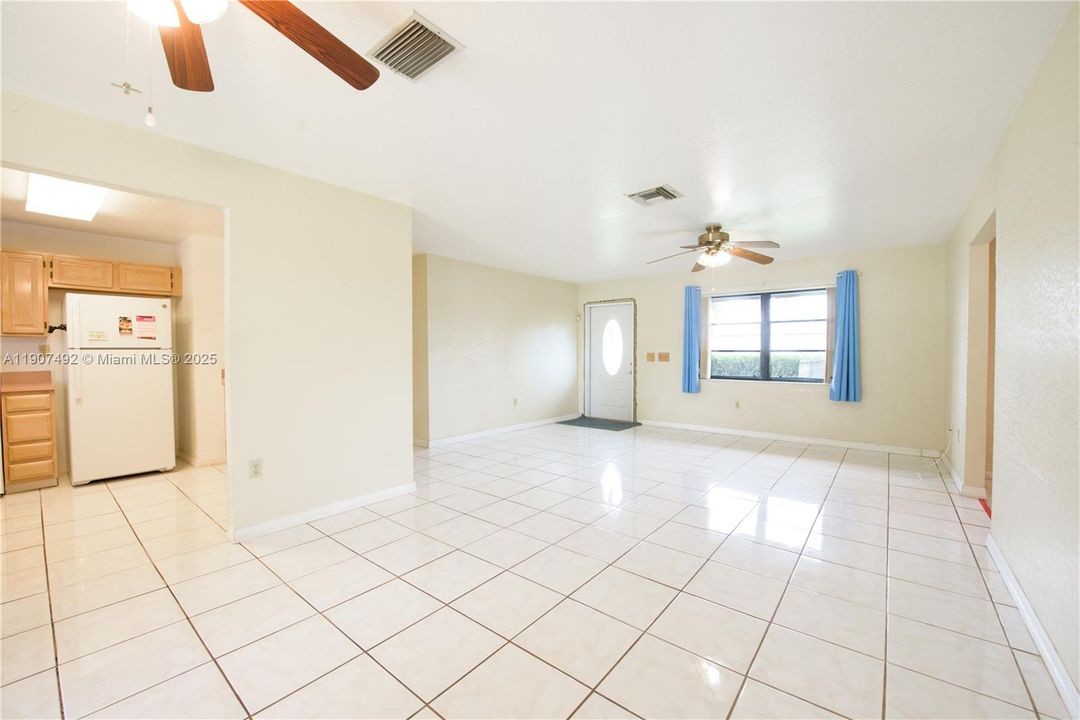 待售: $535,000 (3 贝兹, 2 浴室, 1596 平方英尺)