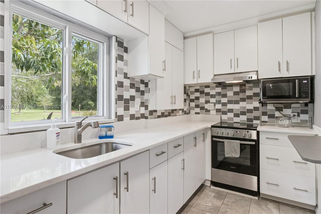 На продажу: $795,000 (4 спален, 2 ванн, 0 Квадратных фут)