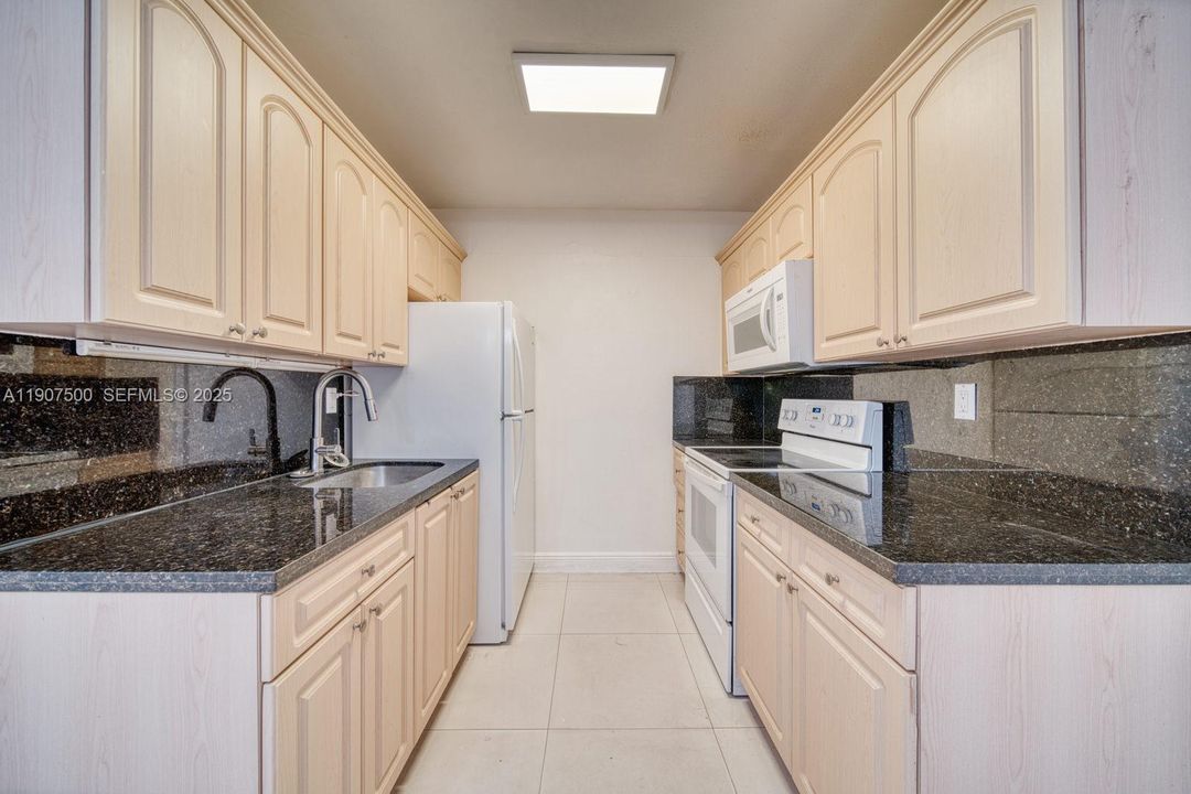 В аренду: $3,200 (2 спален, 2 ванн, 2176 Квадратных фут)