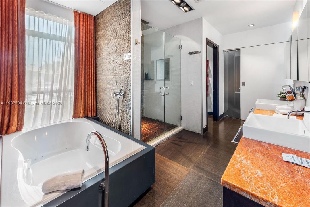 For Rent: $45,000 (7 beds, 6 baths, 6017 Square Feet)