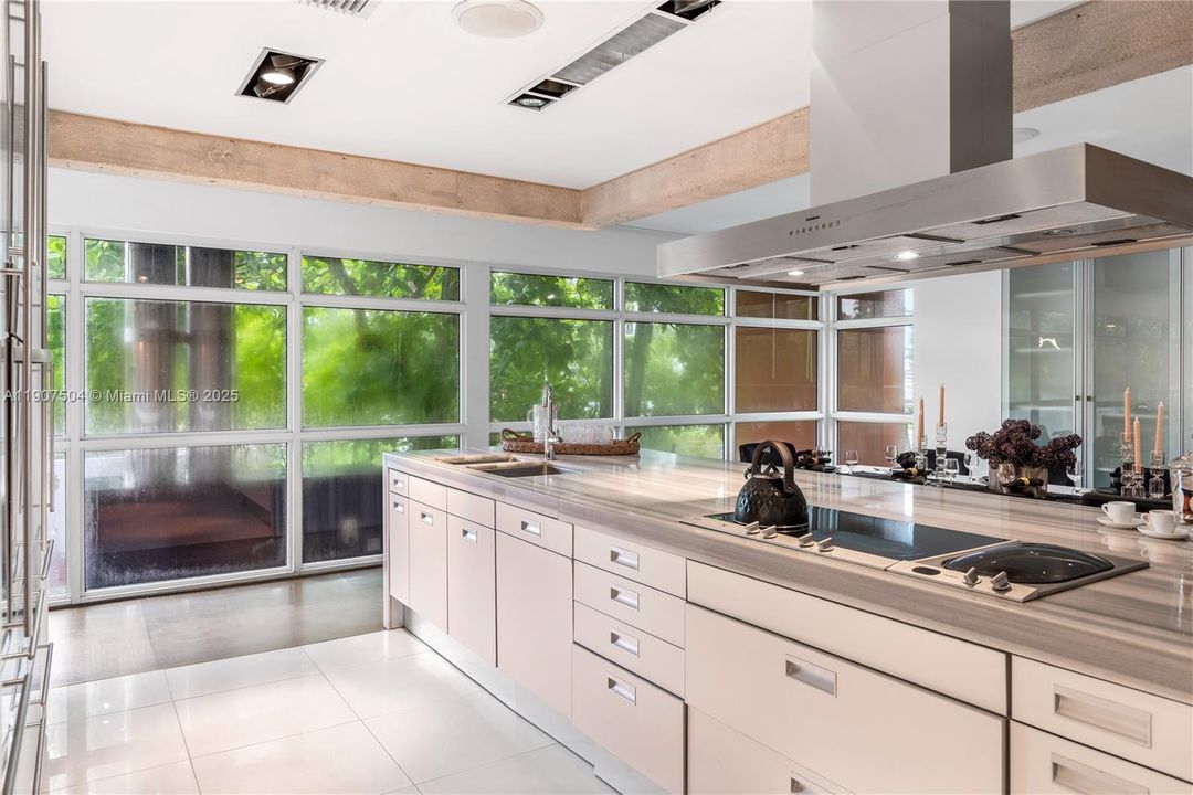 For Rent: $45,000 (7 beds, 6 baths, 6017 Square Feet)