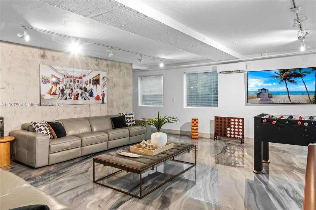 For Rent: $45,000 (7 beds, 6 baths, 6017 Square Feet)