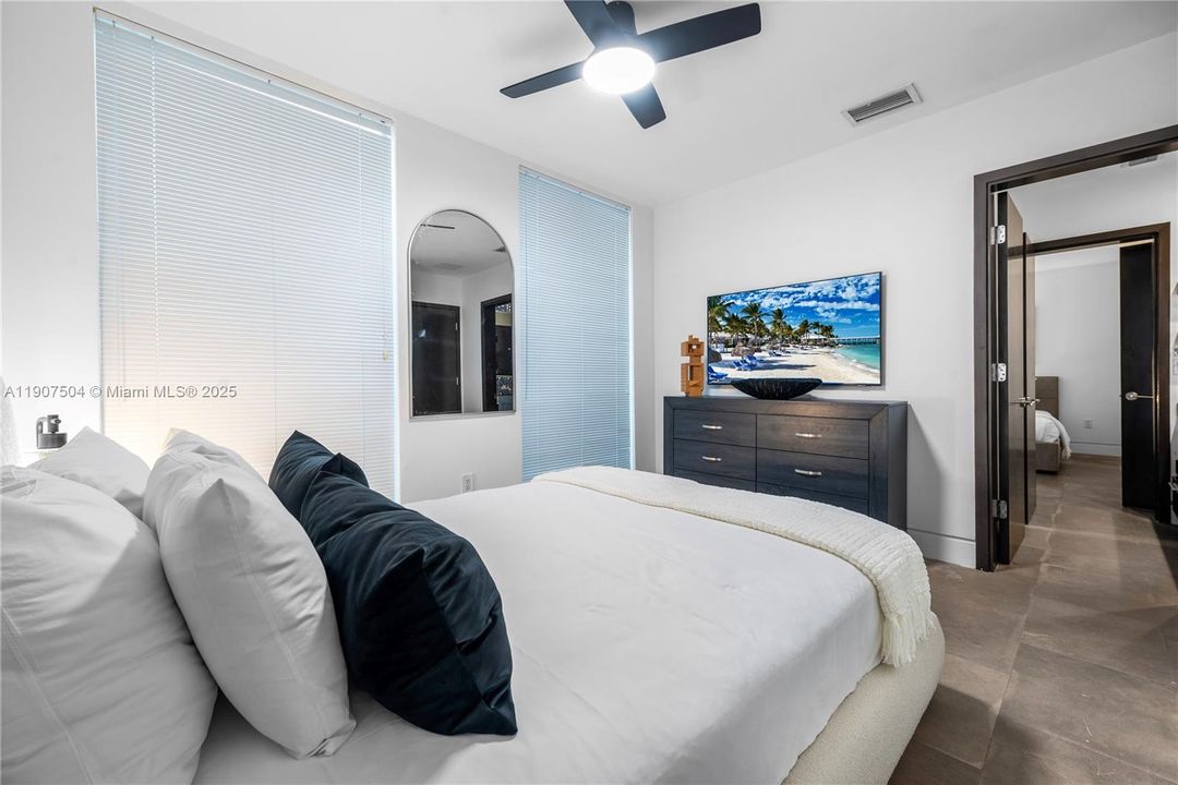 For Rent: $45,000 (7 beds, 6 baths, 6017 Square Feet)