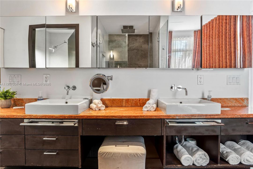 For Rent: $45,000 (7 beds, 6 baths, 6017 Square Feet)