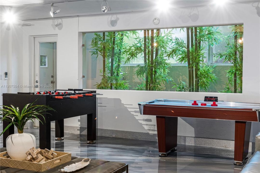 For Rent: $45,000 (7 beds, 6 baths, 6017 Square Feet)