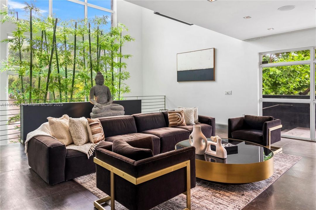 For Rent: $45,000 (7 beds, 6 baths, 6017 Square Feet)