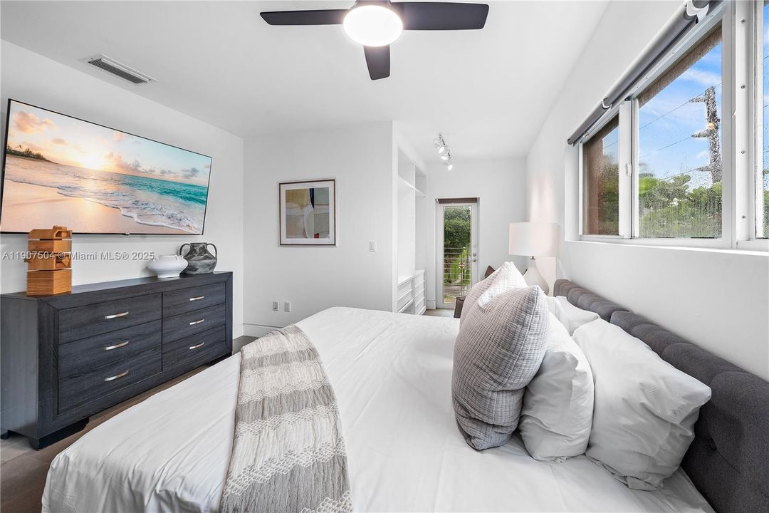 For Rent: $45,000 (7 beds, 6 baths, 6017 Square Feet)