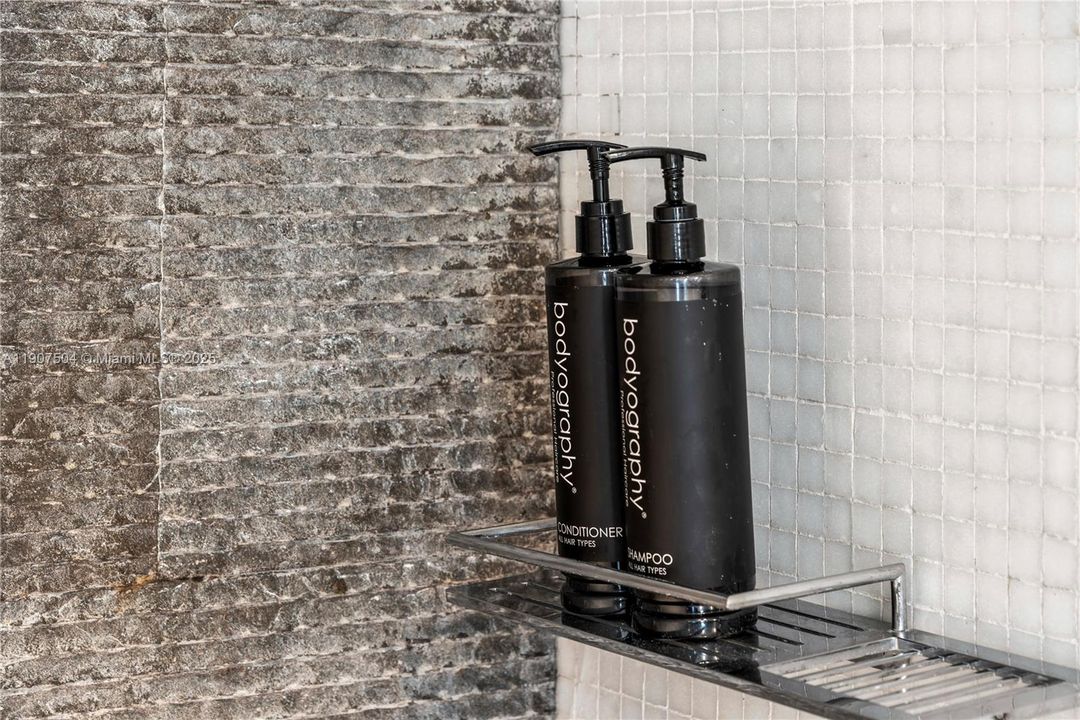 For Rent: $45,000 (7 beds, 6 baths, 6017 Square Feet)