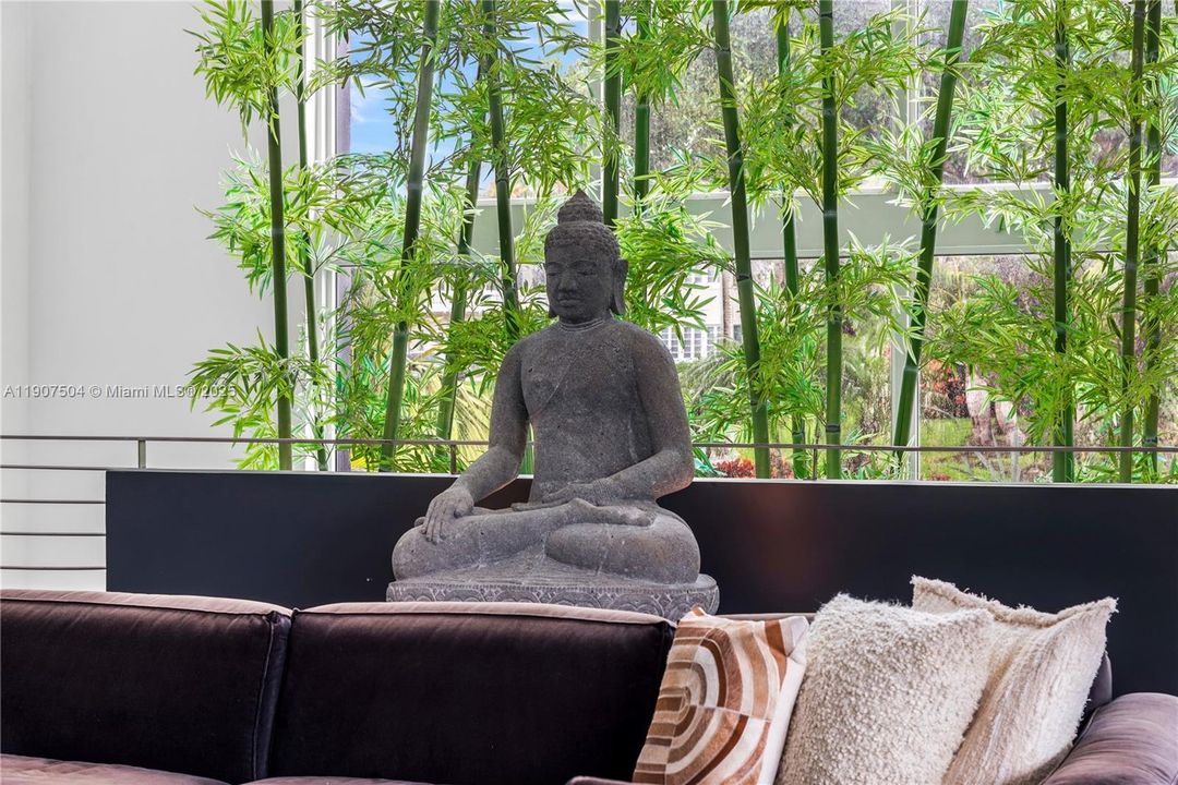 For Rent: $45,000 (7 beds, 6 baths, 6017 Square Feet)