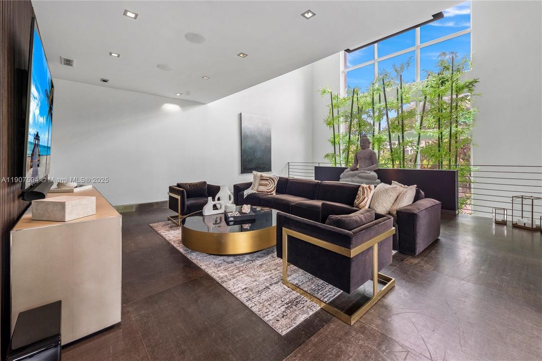 For Rent: $45,000 (7 beds, 6 baths, 6017 Square Feet)