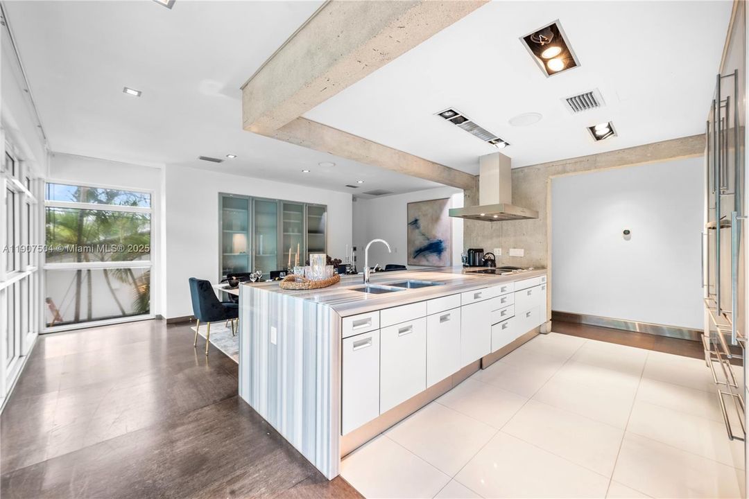 For Rent: $45,000 (7 beds, 6 baths, 6017 Square Feet)