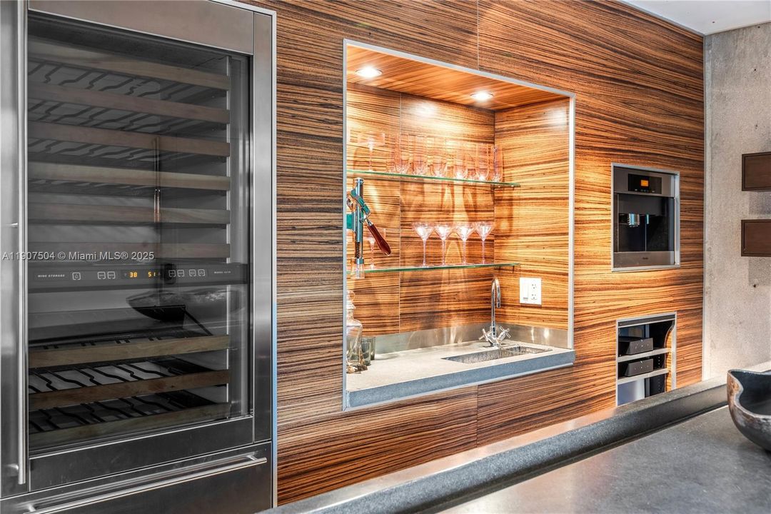 For Rent: $45,000 (7 beds, 6 baths, 6017 Square Feet)