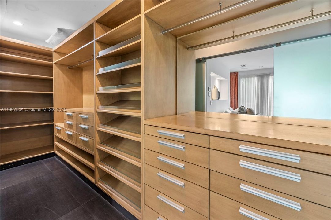 For Rent: $45,000 (7 beds, 6 baths, 6017 Square Feet)