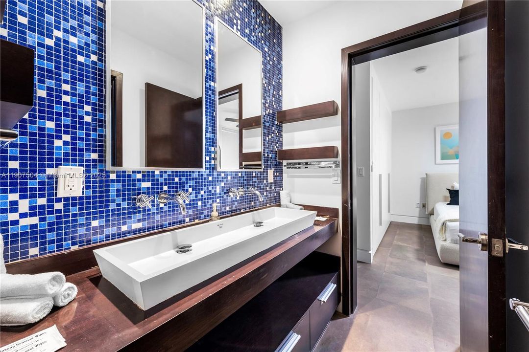 For Rent: $45,000 (7 beds, 6 baths, 6017 Square Feet)